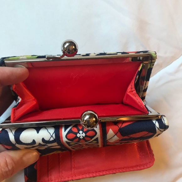 ❤️💙🧡 NWOT Vera Bradley small wallet - Picture 2 of 5